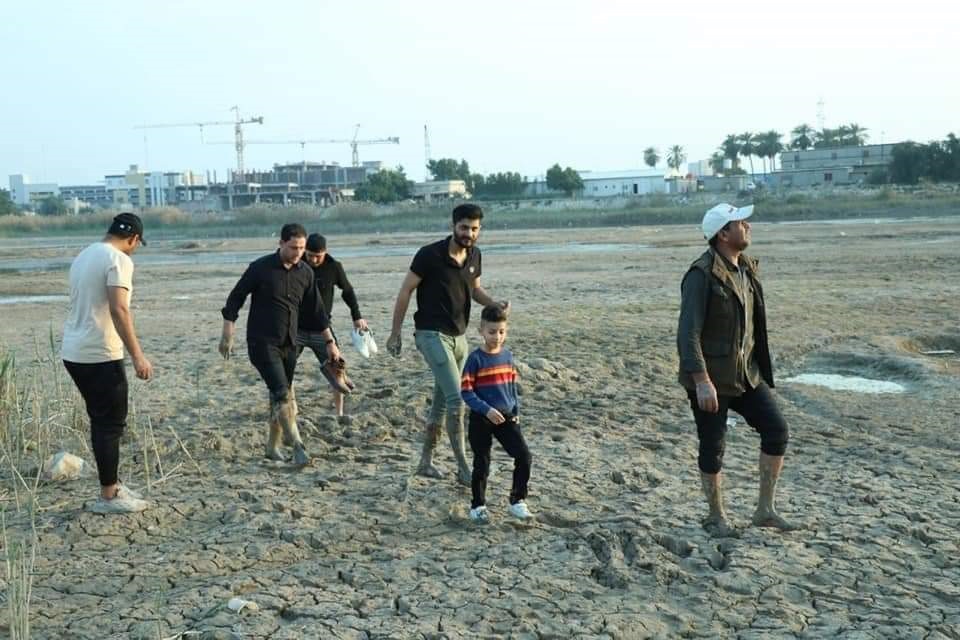 به‌ ئاسایى و به‌ پێ له‌ دیجله‌ و فوڕات ده‌په‌ڕیته‌وه‌