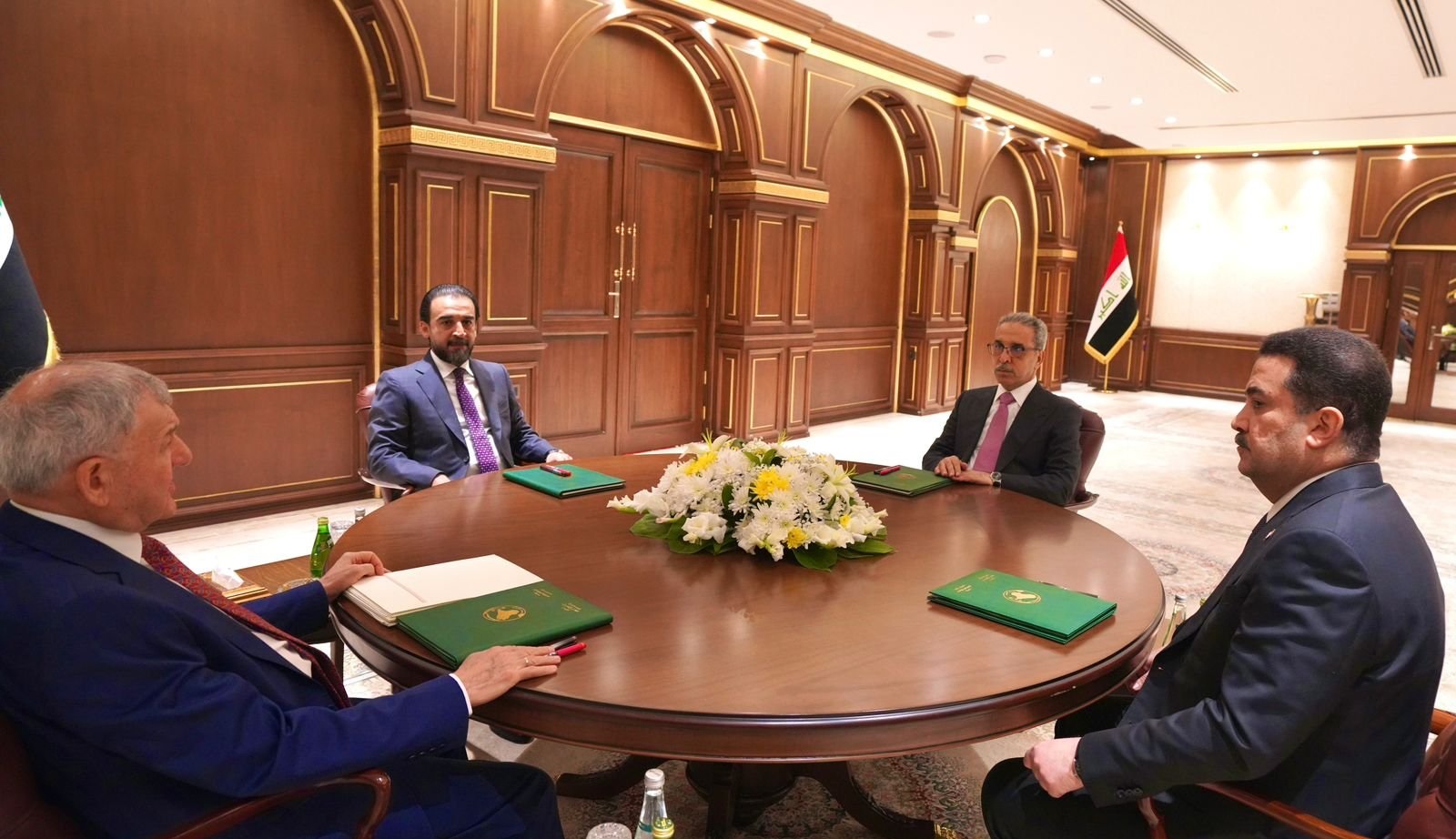 سەرۆكایەتیەكانی عێراق دووپات لەسەر پێدانی شایستە داراییەكانی هەرێم دەكەنەوە