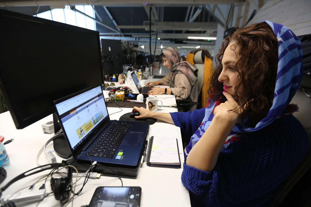 پەیوەندییەکان لە تۆڕە کۆمەڵایەتییەکاندا: خۆڕاگری کۆمەڵایەتی لە ئێران